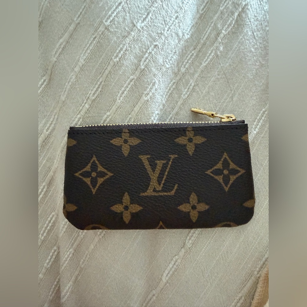 Louis Vuitton Monogram Key Pouch. ❤️⚡️ - Picture 2 of 5